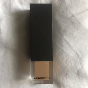 Burberry Cashmere Long Lasting Foundation